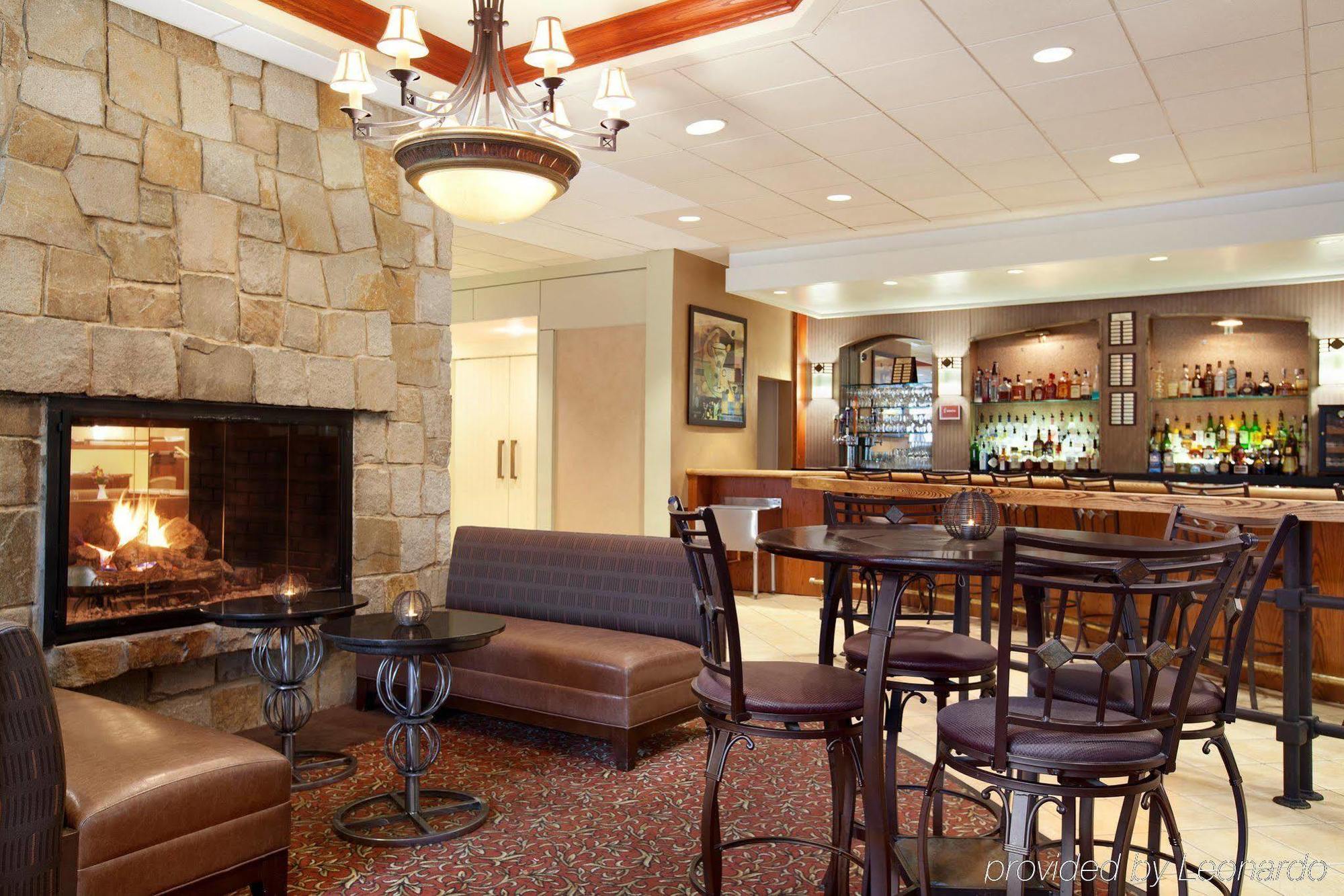 Doubletree By Hilton Hotel Boston - Bedford Glen Экстерьер фото