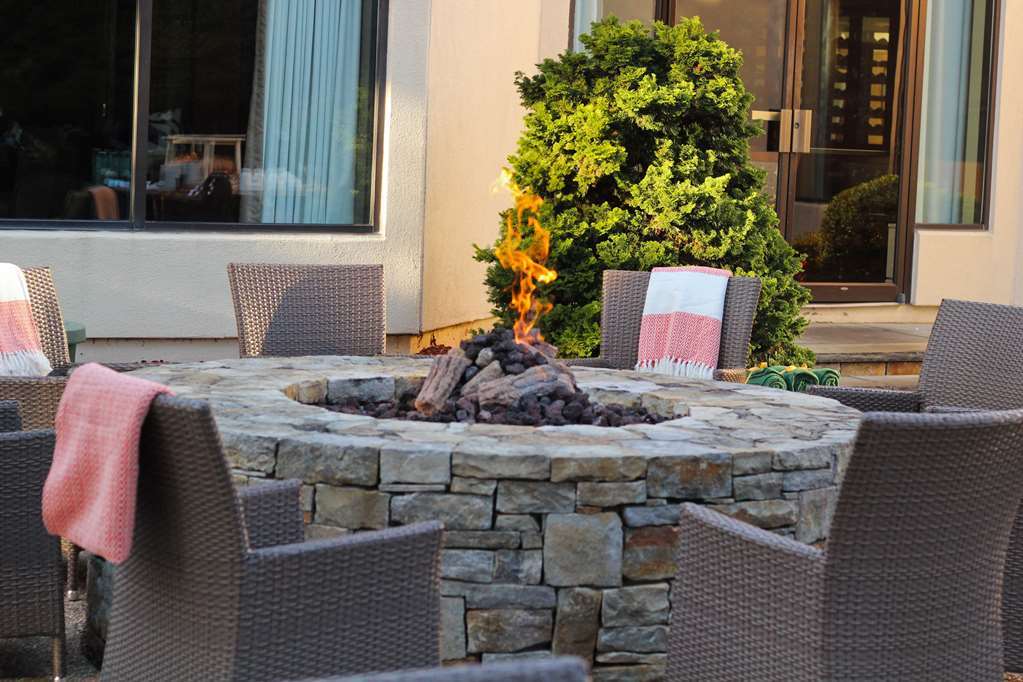 Doubletree By Hilton Hotel Boston - Bedford Glen Экстерьер фото